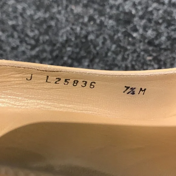 Stuart Weitzman - Picture 7 of 12